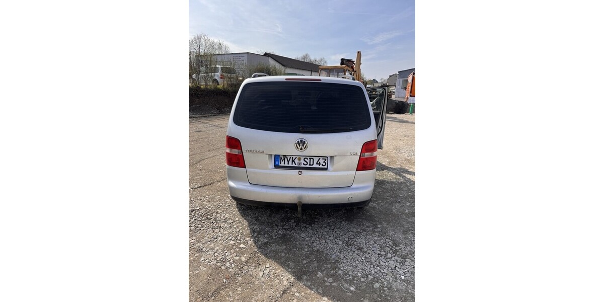 VW Touran 269.000 km 2.300 &euro; Ochtendung 56299