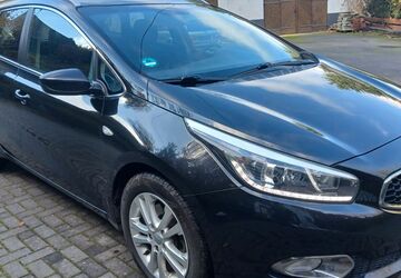 Kia ceed / Ceed 151.000 km 6.800 &euro; Trimbs 56753