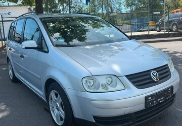 VW Touran 186.709 km 2.490 &euro; Niederelbert 56412