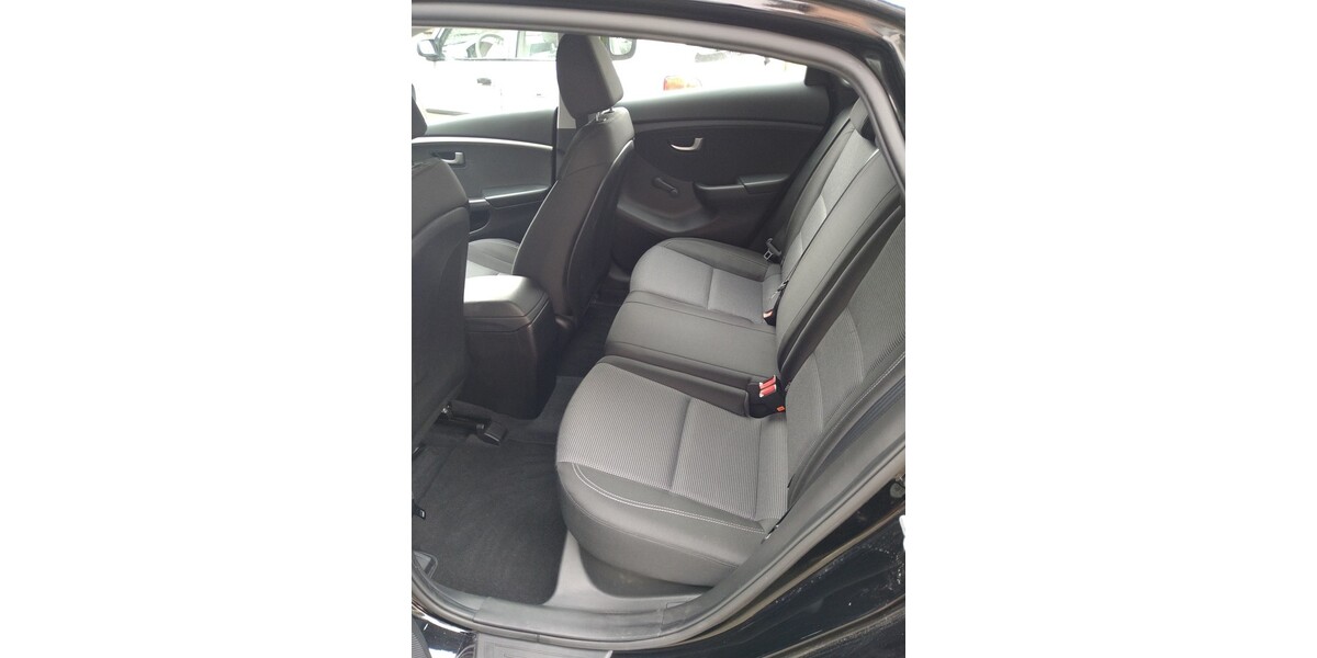 Hyundai i30 93.000 km 7.900 &euro; Koblenz 56068