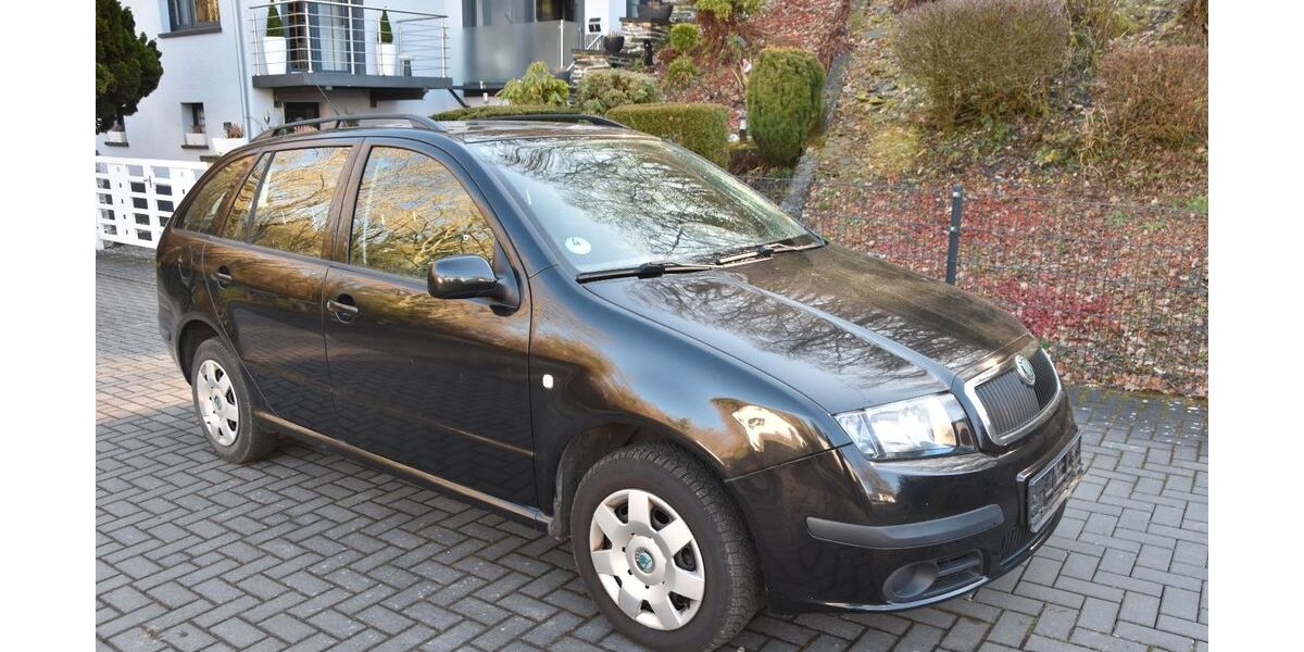 Skoda Fabia 201.000 km 1.690 &euro; Trimbs 56753