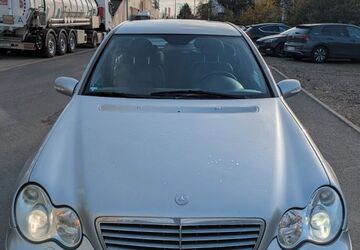 Mercedes-Benz 220 230.000 km 1.900 &euro; Andernach 56626