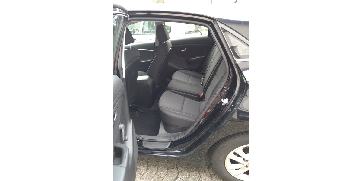 Hyundai i30 93.000 km 7.900 &euro; Koblenz 56068